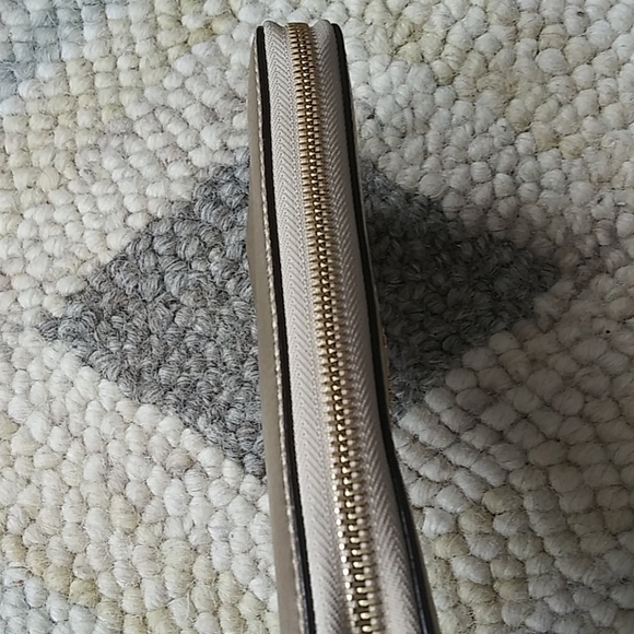 Michael Kors wallet - Picture 15 of 16